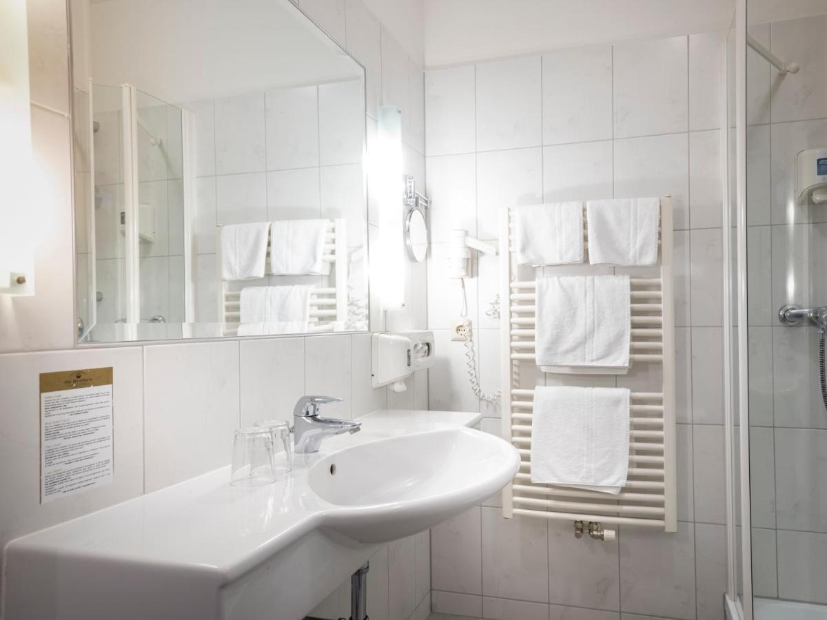 Small Single Room,1327129019:JPEG